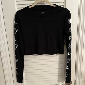 Cropped long sleeve Nike shirt